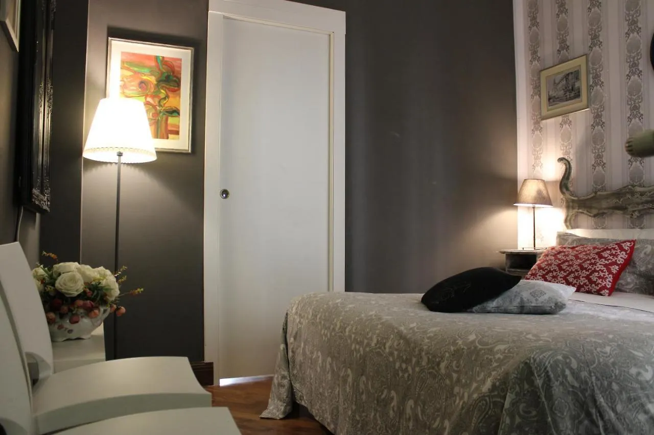Rooms Piazza 8 Agosto Bologna 0*,  Italy