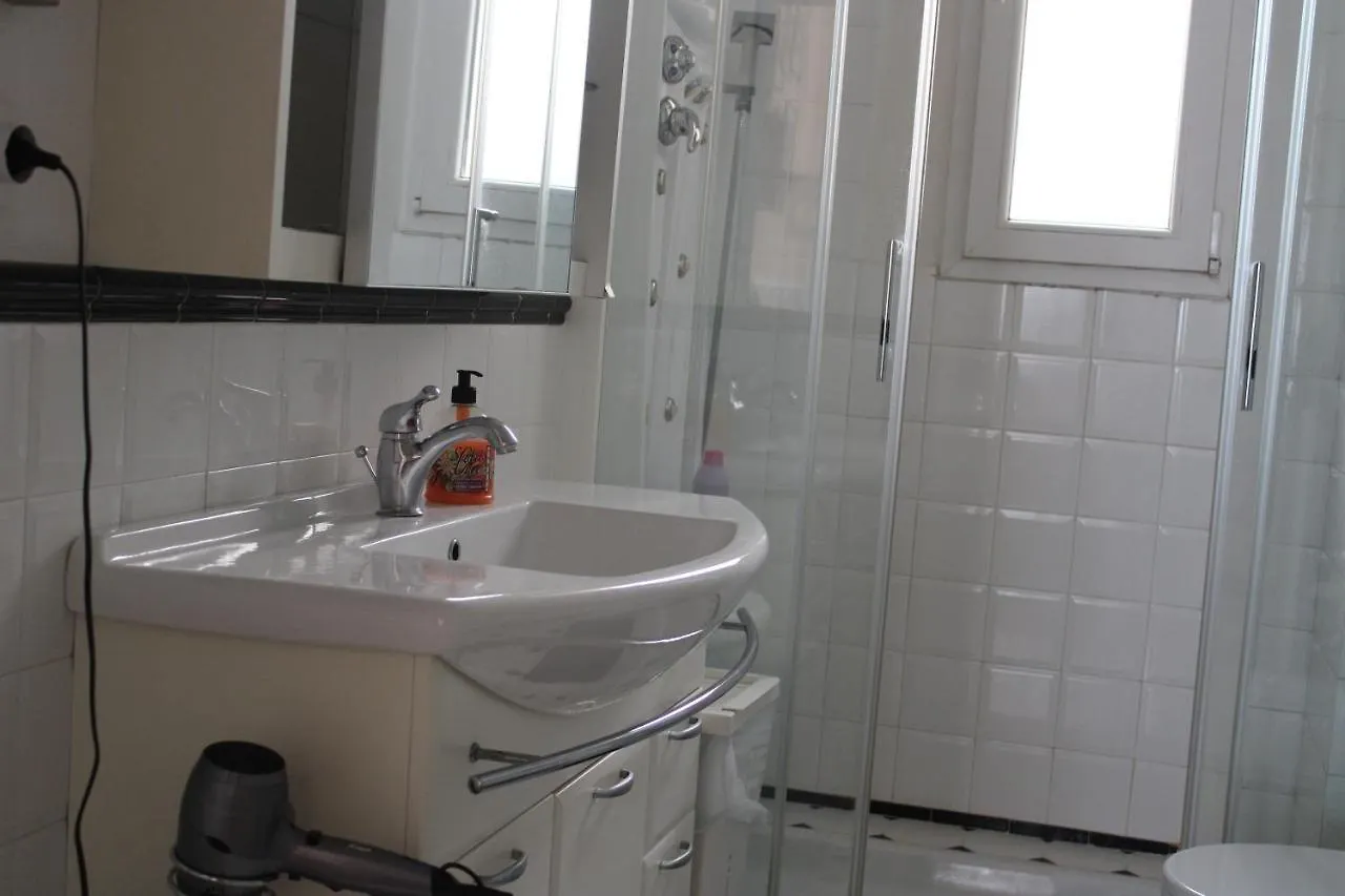 Rooms Piazza 8 Agosto Bologna Italy