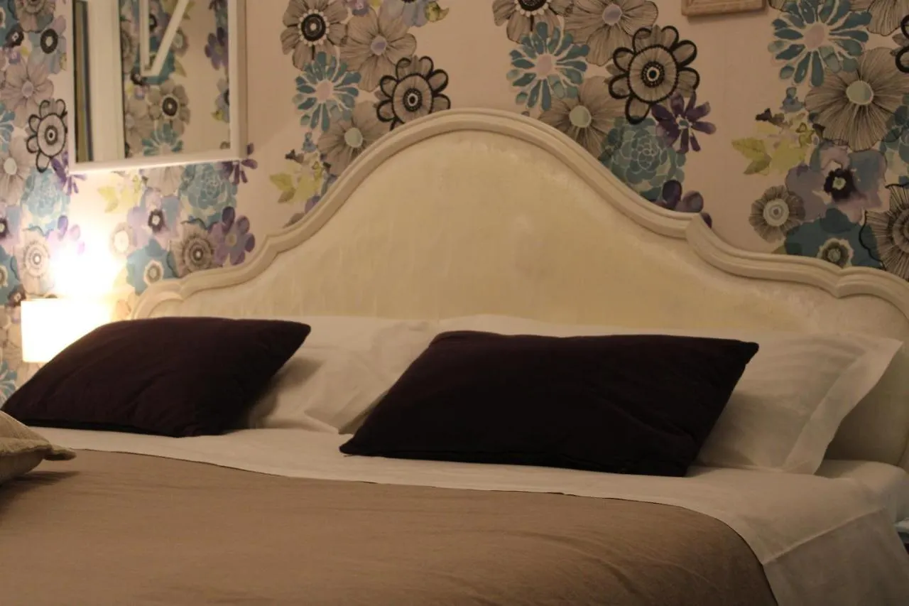Rooms Piazza 8 Agosto Bologna 0*,  Italy