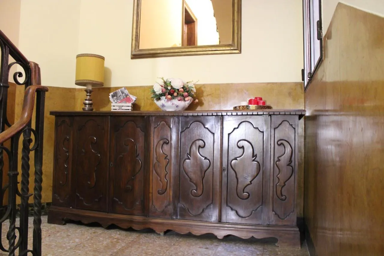 Bed & Breakfast Rooms Piazza 8 Agosto Bologna Italy